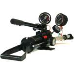 Enerpac HP1000DMIN, Hydraulische gekapselte Handpumpe mit zwei Drehzahlen und zwei Anschlüssen mit Manometer und Adapter, 1110 cm3 Nutzbares Ölvolumen