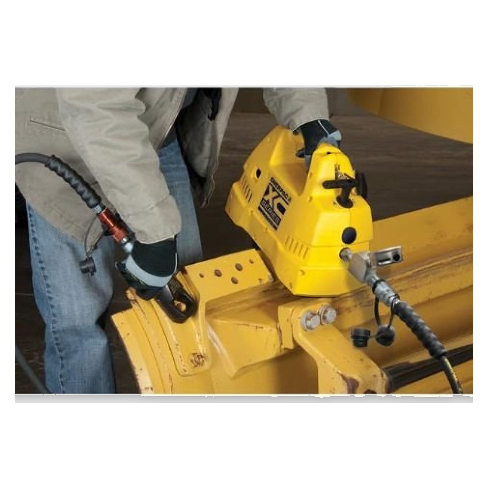 Cordless Hydraulic Pump, 3/2 Valve, 1 L, Battery/Charger incl., 115 V - Enerpac XC1201MB