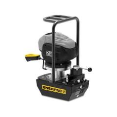 Enerpac ZC3908JB, Bomba hidráulica sin cable, 4/3 Válvula, 1.75 galones Utilizable de Aceite, Batería y Cargador Incluidos, 115V